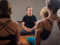 מפגש היכרות לקראת קורס מדריכים ומורים ליוגה בתל אביב חורף 2026